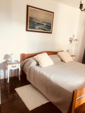B. Ela rooms